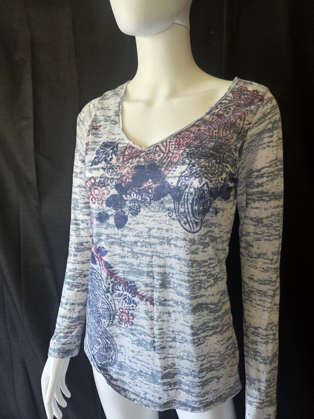 Aventura Clothing Americana Paisley Floral Burnout VNeck Long Sleeve Small